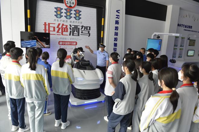 上好第一课！台儿庄泥沟派出所组织学生开展警营安防体验活动IM电竞 IM电竞平台(图2)