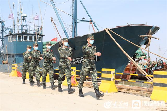 IM电竞 IM电竞平台东营海警局广饶工作站助力辖区渔民扬帆出海(图1)