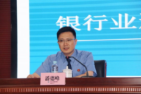 IM电竞 IM电竞平台检察长送法 护金融安全(图1)