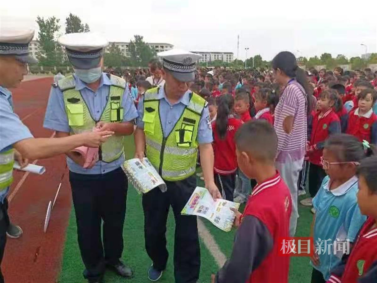IM电竞 IM电竞app随州1200名警力为学生们撑起“安全伞”(图2)