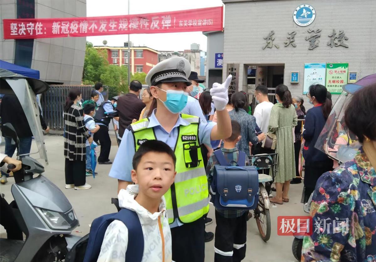 IM电竞 IM电竞app随州1200名警力为学生们撑起“安全伞”(图1)