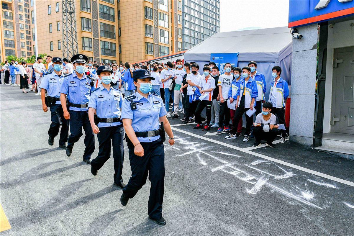 湖北保康警方全力以“护”筑牢校园安防屏障IM电竞 IM电竞app(图1)
