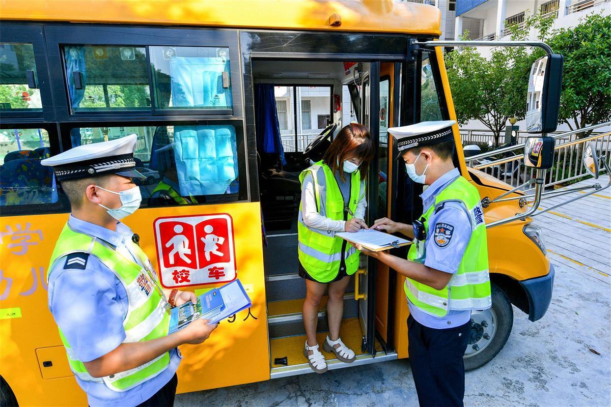 湖北保康警方全力以“护”筑牢校园安防屏障IM电竞 IM电竞app(图2)