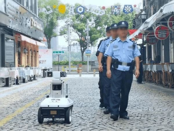IM电竞 IM电竞平台安防智能巡检机器人成为现代安防体系中的新生力量(图2)