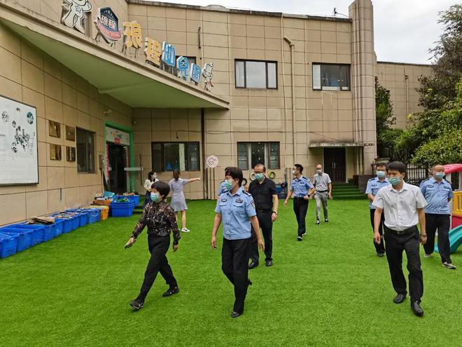 万爱军深入辖区幼儿园检查指导 “四个一”等IM电竞 IM电竞app校园安防工作(图1)