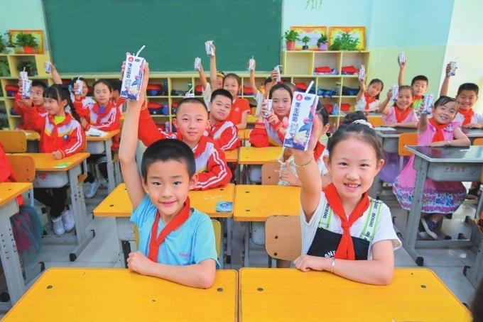 支持“学生饮用奶计划”实施范围IM电竞 IM电竞平台拓展让更多中小学生喝上优质奶(图1)