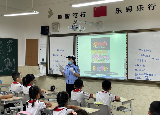 大渡口警方全力护航2022IM电竞 IM电竞app年秋季学期开学季(图1)