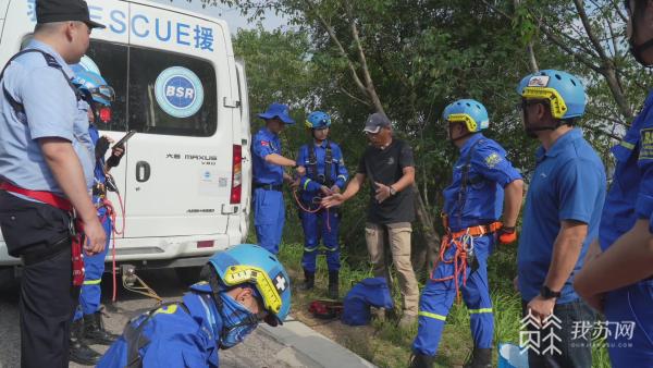 人防加机防 鼓楼警方构筑IM电竞 电子竞技平台假期景区安防屏障(图2)