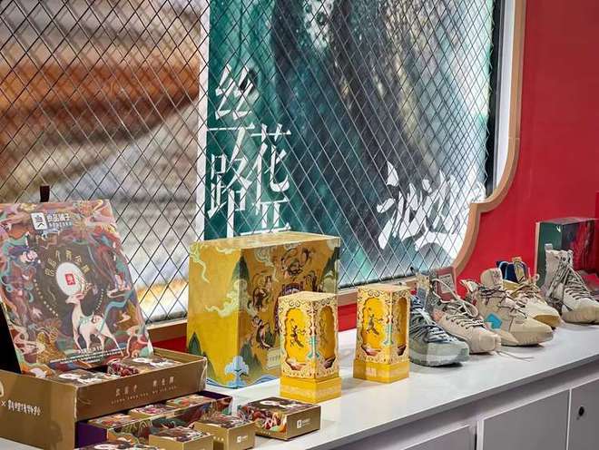 IM电竞 电子竞技平台产业 IP授权机构“万物辰新”（鲜活万物）亮相中国国际品牌授权展览会(图3)