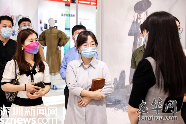 IM电竞 电子竞技平台营商环境看龙华媒体采风团走进六大重点片区 聚焦产业精彩蝶变(图1)