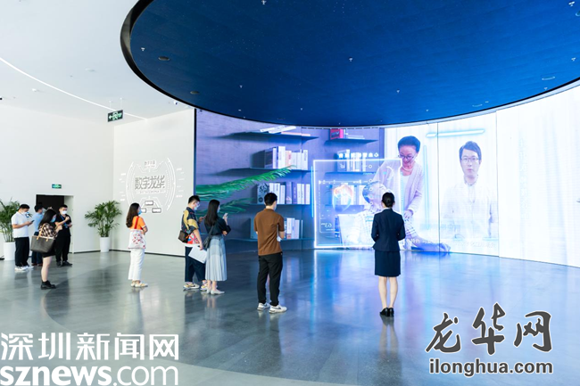 IM电竞 电子竞技平台营商环境看龙华媒体采风团走进六大重点片区 聚焦产业精彩蝶变(图6)