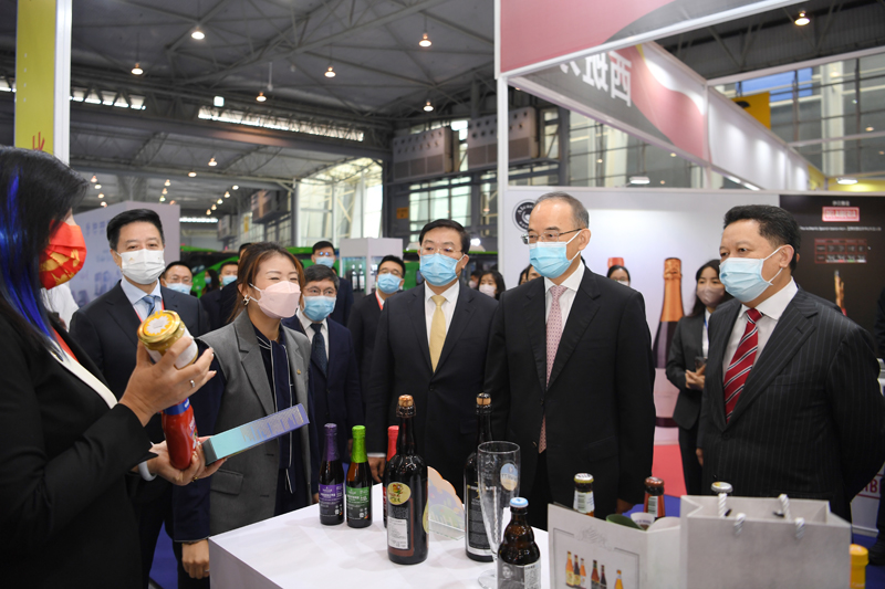 IM电竞 电子竞技平台首届中国（四川）国际熊猫消费节活动启动仪式举行(图1)