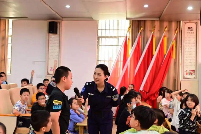 IM电竞 IM电竞平台“平安来敲门” 校园主题安防课走进凤翔路小学(图1)