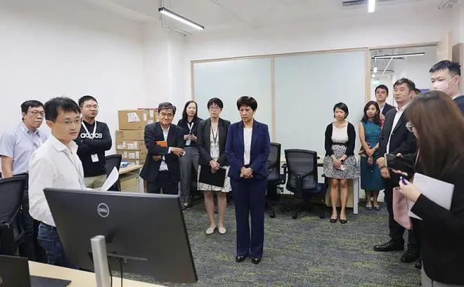 IM电竞 IM电竞平台新加坡总理公署部长考察园区新加坡国际商务合作中心(图2)