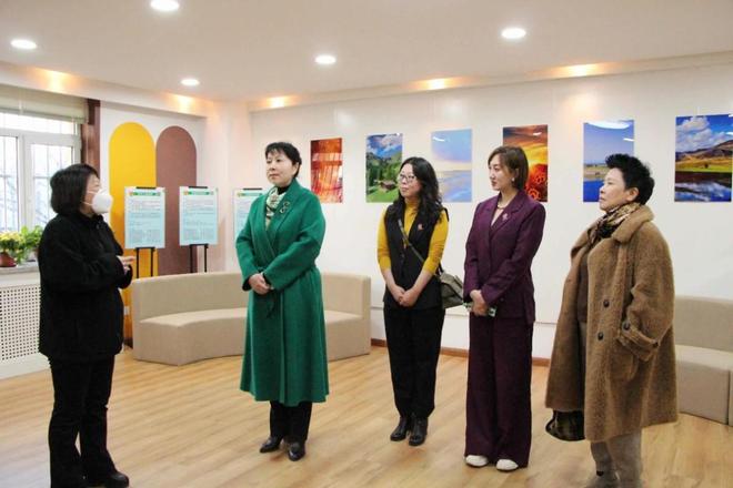 IM电竞 IM电竞平台“奉献爱心 传递温情”沈阳市女企业家协会走进凯旋社区(图1)