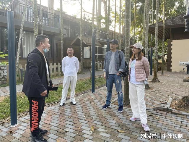 IM电竞 电子竞技平台儿童安防主题电影”编剧导演到海南保亭采风(图3)