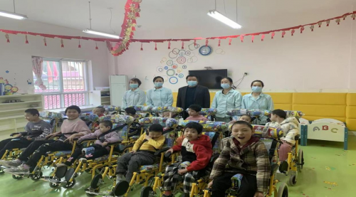 IM电竞 IM电竞app中国康复辅助器具协会残疾儿童轮椅车配置项目顺利开展(图1)