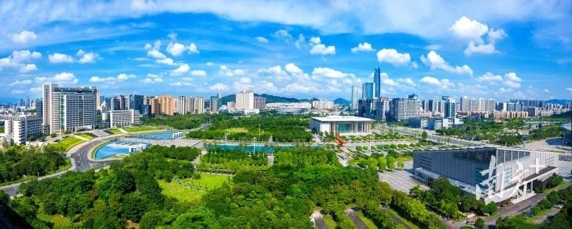 东莞两会·好声音丨南IM电竞 IM电竞app城代表团：东莞中心广场可打造成中央休闲街区(图2)