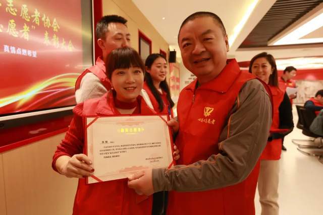IM电竞 电子竞技平台西安市心连心志愿者协会2022 年度“最美志愿者”表彰大会举行(图7)