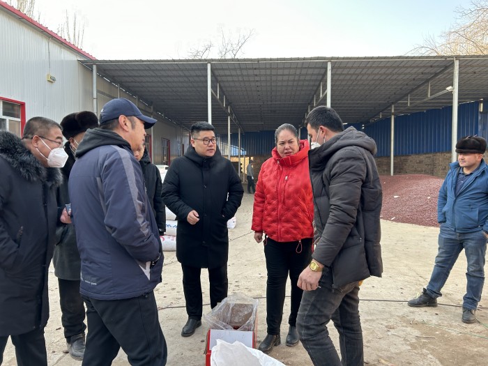 喀什保IM电竞 IM电竞app险协会慰问会员公司“访惠聚”工作队(图1)