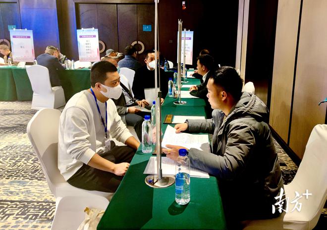 政府牵线当“红娘”！潮州组织重点行业协会和企业跨省招工IM电竞 IM电竞app(图6)