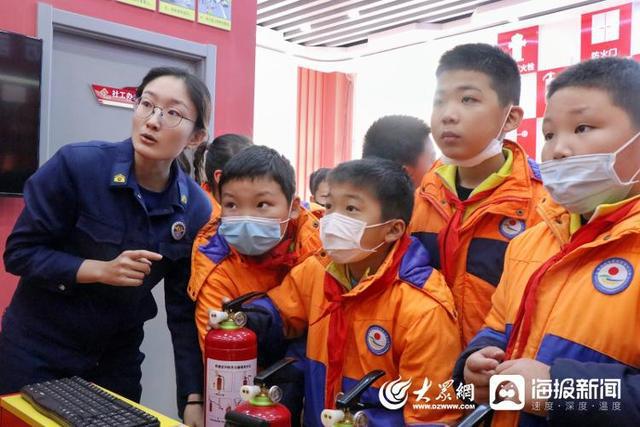“大手拉小手反诈在行IM电竞 电子竞技平台动”——山海天派出所组织学生走进安防体验馆开展“沉浸式”安防体验(图3)