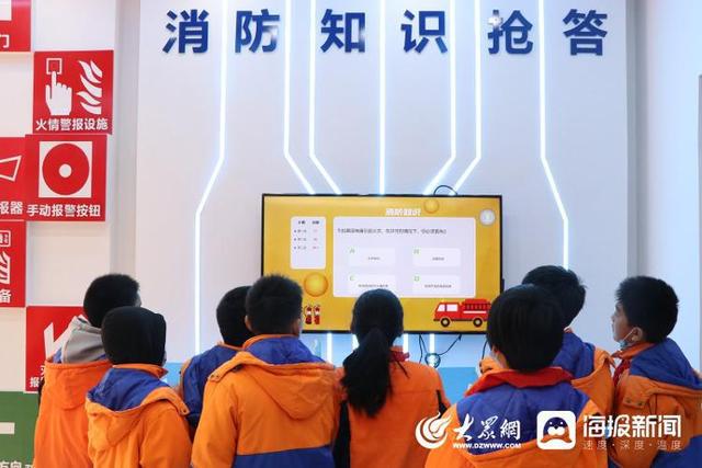 “大手拉小手反诈在行IM电竞 电子竞技平台动”——山海天派出所组织学生走进安防体验馆开展“沉浸式”安防体验(图6)