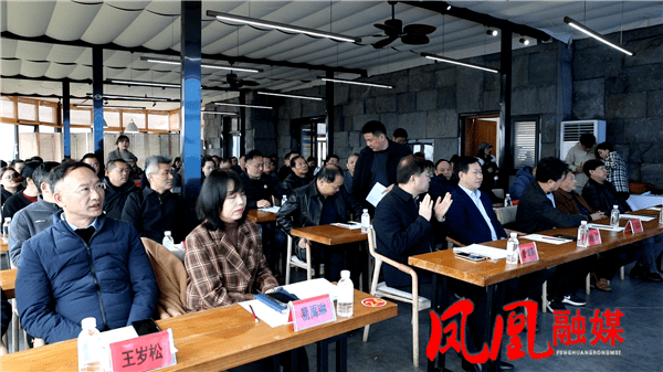 IM电竞 电子竞技平台湖南省旅游民宿协会在凤凰召开 竹山乡居被授予“旅游民宿赋能乡村振兴示范案例”(图2)
