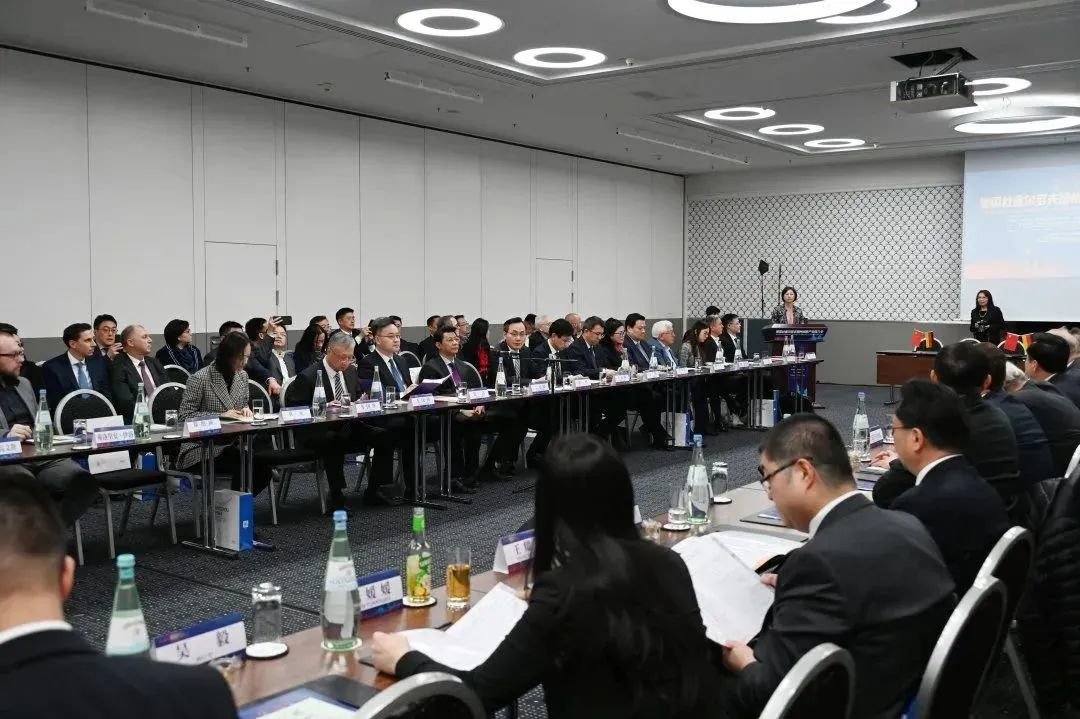 洽谈合作！扬州市委书记王进健赴IM电竞 IM电竞app德国、荷兰、法国访问和招商推介(图2)