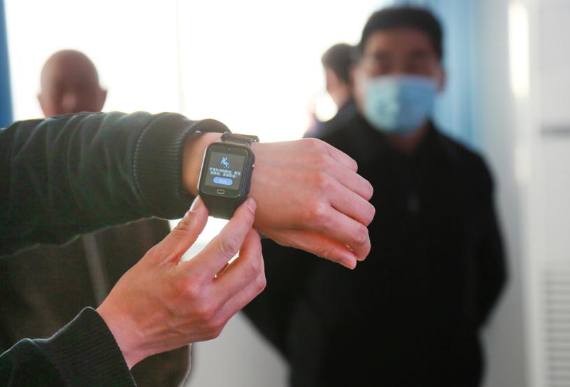智能IM电竞 IM电竞平台安防、健康监护移动5G智能养老落地新乡辉县！(图3)