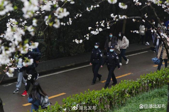武汉市武昌区公安分局珞珈山派出所：让高校学子体会安全就在身边举行IM电竞 IM电竞app(图2)