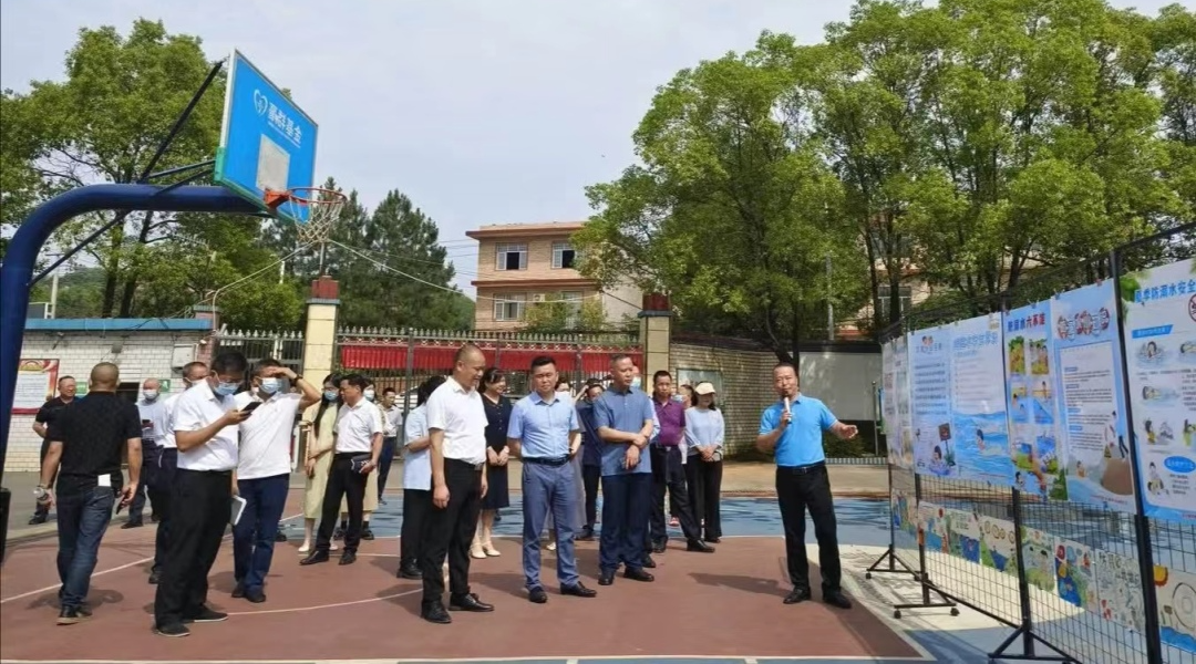 IM电竞 电子竞技平台【上栗县】上栗县召开预防学生溺水、校园安防建设和校园反电诈工作推进会(图3)