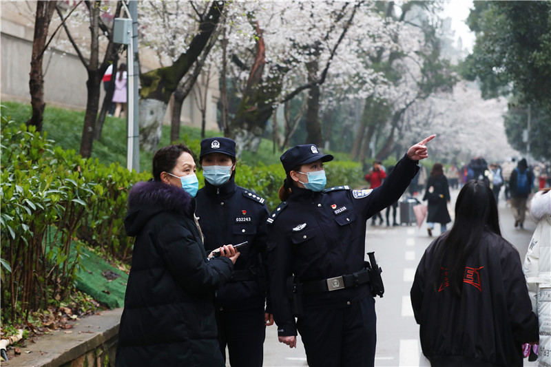IM电竞 IM电竞平台武昌珞珈山派出所：讓高校學子體會安全就在身邊(图1)