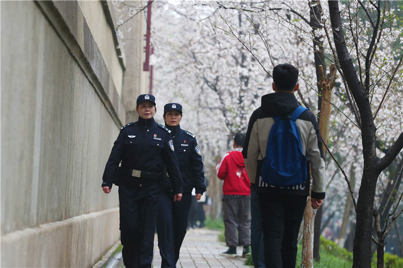 IM电竞 IM电竞平台武昌珞珈山派出所：讓高校學子體會安全就在身邊(图2)