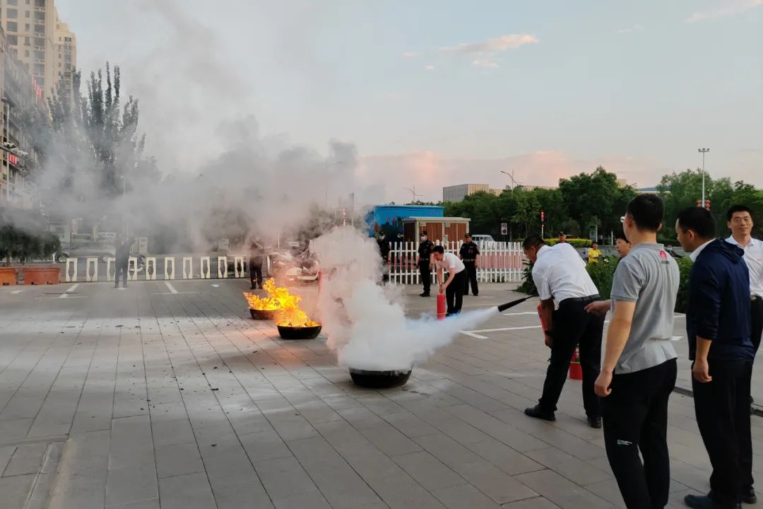 河套农商银行召开2023年二季度安防消防知识培训暨“安全生产月”启动会IM电竞 电子竞技平台(图4)